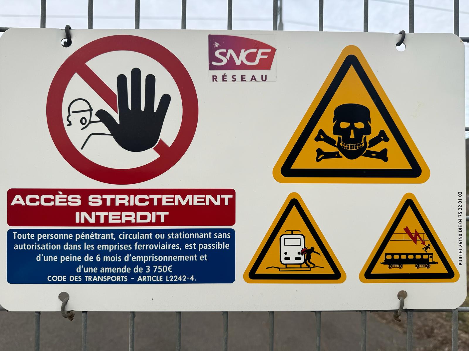 La sécurité avant tout : Pourquoi il est interdit d'entrer dans les emprises ferroviaires sans autorisation